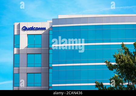 Qualcomm Firmenbüro im Silicon Valley. Qualcomm Incorporated ist ein US-amerikanisches multinationales Halbleiter- und Telekommunikationsunternehmen - Stockfoto