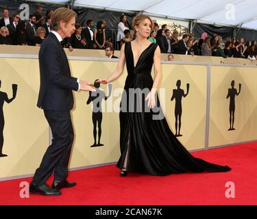 LOS ANGELES - JAN 21: William H Macy, Felicity Huffman bei den 24. Screen Actors Guild Awards - Press Room im Shrine Auditorium am 21. Januar 2018 in Los Angeles, CA Stockfoto