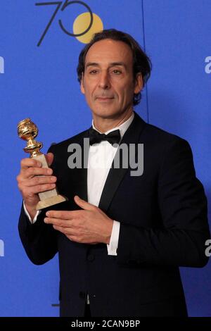 LOS ANGELES - 7. JANUAR: Alexandre Desplat im 75. Golden Globes Presseraum im Beverly Hilton Hotel am 7. Januar 2018 in Beverly Hills, CA Stockfoto