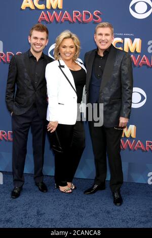 LAS VEGAS - APR 15: Chase Chrisley, Julie Chrisley, Todd Chrisley bei den Academy of Country Music Awards 2018 in der MGM Grand Garden Arena am 15. April 2018 in Las Vegas, NV Stockfoto