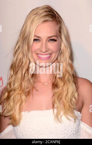 LOS ANGELES - JUN 16: Beth Behrs bei der Weltpremiere von 'Antiquities' im TCL Chinese 6 Theatres am 16. Juni 2018 in Los Angeles, CA Stockfoto