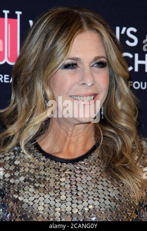 LOS ANGELES - FEB 27: Rita Wilson im an unforgettable Evening at Beverly Wilshire Hotel am 27. Februar 2018 in Beverly Hills, CA Stockfoto