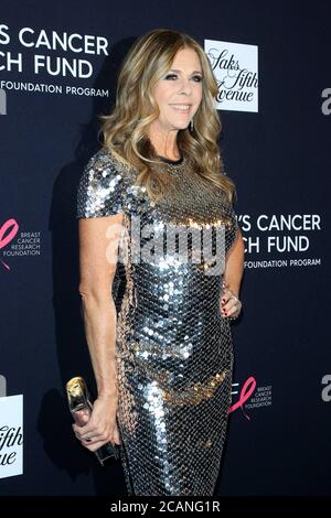 LOS ANGELES - FEB 27: Rita Wilson im an unforgettable Evening at Beverly Wilshire Hotel am 27. Februar 2018 in Beverly Hills, CA Stockfoto