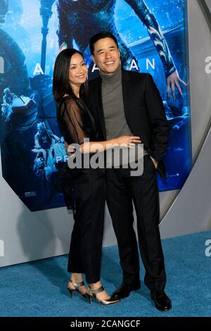 LOS ANGELES - DEZ 12: Jae W Suh, Randall Park bei der 'Aquaman' Premiere im TCL Chinese Theatre IMAX am 12. Dezember 2018 in Los Angeles, CA Stockfoto