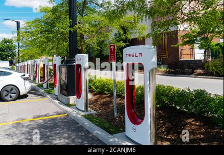 Tesla Kfz-Ladestation in Barrie, Ontario, Kanada Stockfoto