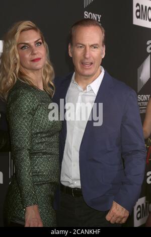 SAN DIEGO - JUL 19: Rhea Seehorn, Bob Odenkirk bei der AMC's 'Better Call Saul' Season 4 Premiere auf der Horton Plaza 8 am 19. Juli 2018 in San Diego, CA Stockfoto