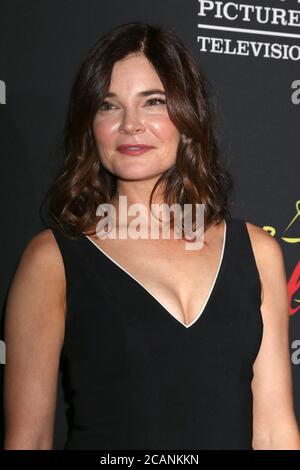 SAN DIEGO - JUL 19: Betsy Brandt bei der AMC's 'Better Call Saul' Saison 4 Premiere auf der Horton Plaza 8 am 19. Juli 2018 in San Diego, CA Stockfoto