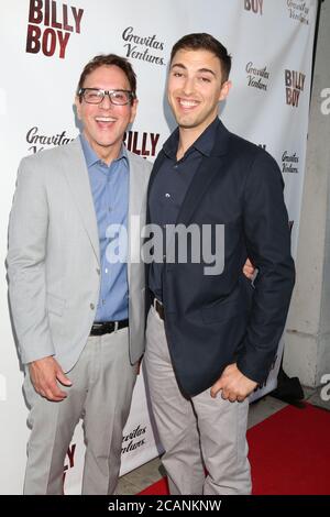 LOS ANGELES - JUN 12: Robert J Ulrich, Cooper Ulrich bei der 'Billy Boy' Los Angeles Premiere in der Laemmle Music Hall am 12. Juni 2018 in Beverly Hills, CA Stockfoto