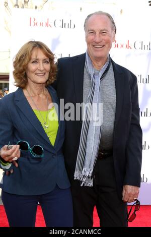 LOS ANGELES - 6. MAI: Doria Cook-Nelson, Craig T Nelson im 'Book Club' LA Premiere im Village Theatre am 6. Mai 2018 in Westwood, CA Stockfoto