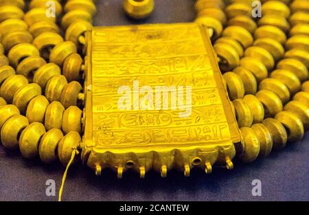 Ägypten, Kairo, Ägyptisches Museum, Schmuck in der königlichen Nekropole von Tanis gefunden, Begräbnis des Königs Psusennes I : Shebiu Kragen. Die Handstation ist verloren. Stockfoto