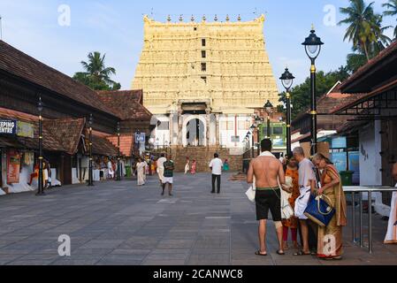 Kerala, Indien. September 07, 2019. Sree Padmanabhaswamy Tempel von Trivandrum oder Thiruvananthapuram im Tageslicht, Hindu-Menschen gehen, um anzubeten oder zu beten. Stockfoto