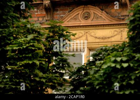 Verzierte Fenstereinfassung, Darlington Stockfoto