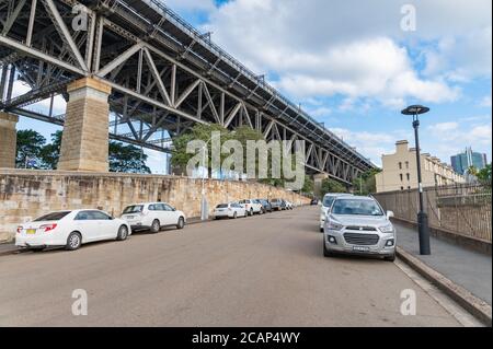 Harbour Bridge von Dawes Point an einem bewölkten Winternachmittag Stockfoto