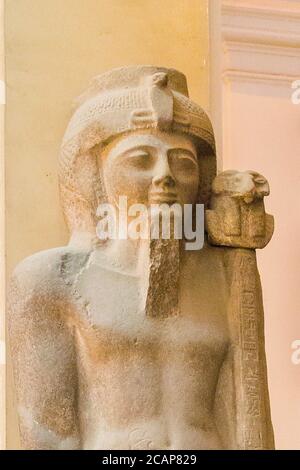 Ägypten, Kairo, Ägyptisches Museum, kolossale Statue von Ramses III als Standardträger, gefunden in Karnak Tempel. Stockfoto