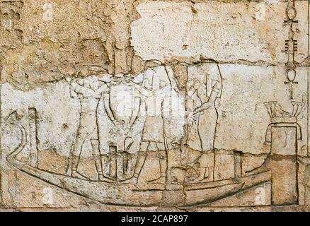 Ägypten, Nildelta, Königliche Nekropole von Tanis, Grab von Tschechonq III, Südwand : Erwachen und Navigation des Königs. Stockfoto