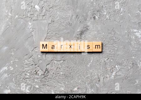 Marxismus Wort auf Holz Block geschrieben. marxismus Text auf Tisch, Konzept. Stockfoto