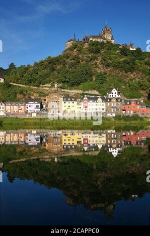 Blick in die Reichsburg in Cochem, Deutschland Stockfoto