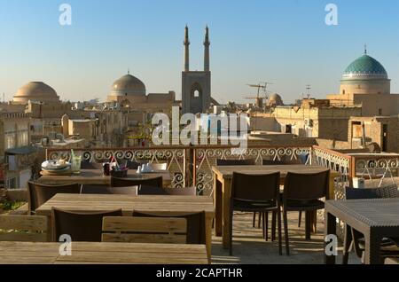 Seidenstraße muslimische Stadt Skyline von Basar Dächer, Yazd, Iran Stockfoto