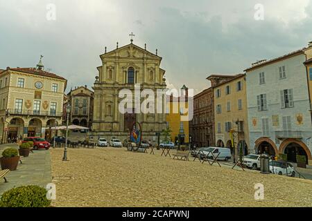 Hauptplatz im oberen Teil von Mondovi in Piazza Stockfoto