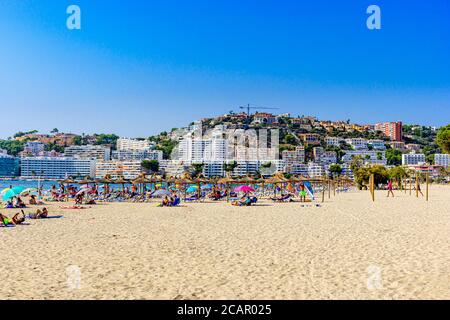 Santa Ponsa, Mallorca, Spanien. Blick auf das Meer, Plataja de Santa Ponsa Strand, blauer Himmel Stockfoto