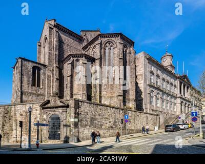 10. März 2020: Porto, Portugal - die Kirche des heiligen Franziskus, eine gotische Kirche aus dem 14. Jahrhundert in Porto. Stockfoto