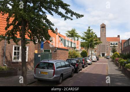 Sozialer Wohnungsbau für die Arbeiterklasse, entwickelt von dem Architekten Willem Marinus Dudok zu Beginn des 20. Jahrhunderts in Hilversum, Niederlande Stockfoto