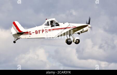 Piper PA-25-235 Pawnee (G-BFPR) bei der Shuttleworth Drive-in Airshow ein Der Sonntag 2 August 2020 Stockfoto