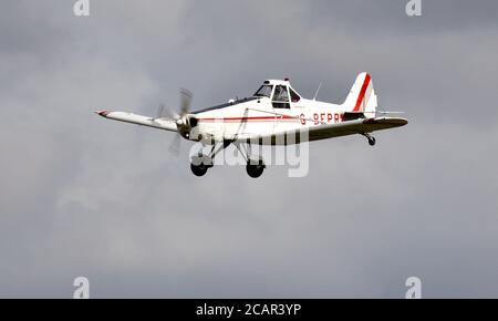 Piper PA-25-235 Pawnee (G-BFPR) bei der Shuttleworth Drive-in Airshow ein Der Sonntag 2 August 2020 Stockfoto