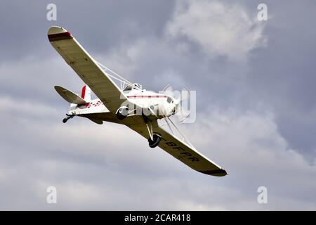 Piper PA-25-235 Pawnee (G-BFPR) bei der Shuttleworth Drive-in Airshow ein Der Sonntag 2 August 2020 Stockfoto