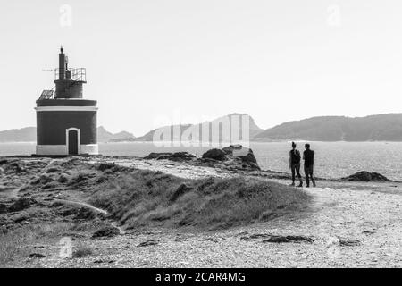 Cangas, Spanien. Der Faro de Punta Robaleira (Leuchtturm von Point Robaleira), in Galicien Stockfoto