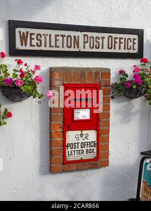 Westleton Dorf Briefkasten Suffolk im Sommer Stockfoto