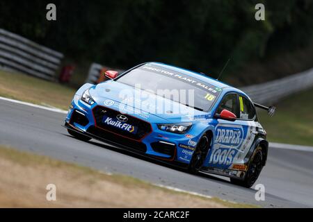 8. August 2020; Brands Hatch Circuit, West Kingsdown, Kent, England; Kwik Fit British Touring Car Championship, Qualifying Day; Senna Proctor in seinem Excelr8 Motorsport Hyundai i30N Stockfoto