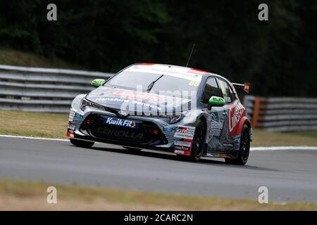 8. August 2020; Brands Hatch Circuit, West Kingsdown, Kent, England; Kwik Fit British Touring Car Championship, Qualifying Day; Ollie Jackson in seinem Motorbase Performance Ford Focus ST Stockfoto