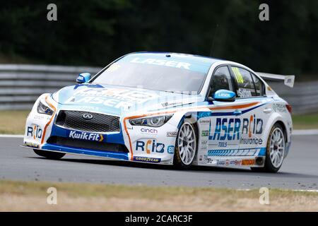 8. August 2020; Brands Hatch Circuit, West Kingsdown, Kent, England; Kwik Fit British Touring Car Championship, Qualifying Day; Ashley Sutton in seinem Laser Tools Racing Infiniti Q50 Stockfoto