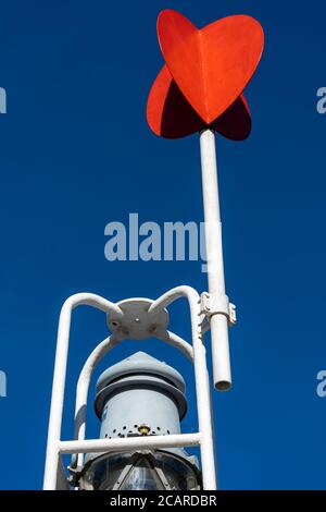 Anflugboje Elbe 1 am dar-es-Salaam-Platz in der HafenCity, Hamburg. Stockfoto