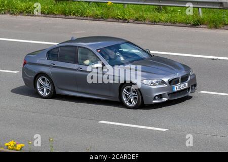 2015 Silber BMW 520D M Sport Auto; Fahrzeug Verkehr Moving Vehicles, Autos fahren Fahrzeug auf britischen Straßen, Motoren, Fahren auf der Autobahn M6-Netz. Stockfoto