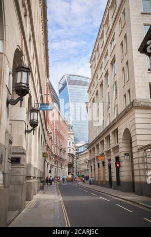 Ein Blick auf die Lombard Street in der City of London Stockfoto