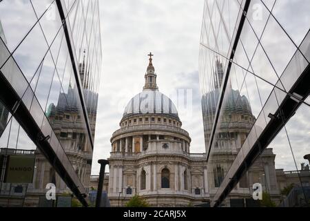 Reflections of St Pauls Cathedral London Stockfoto