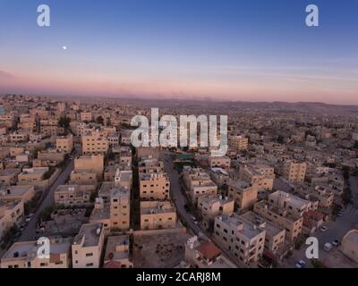 Die weitläufige Stadt Zarqa, Jordanien ist eine separate Gemeinde von der benachbarten Stadt Amman. Stockfoto