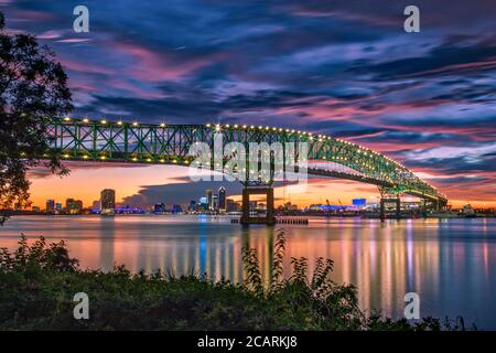 Hart Bridge bei Dämmerung Stockfoto