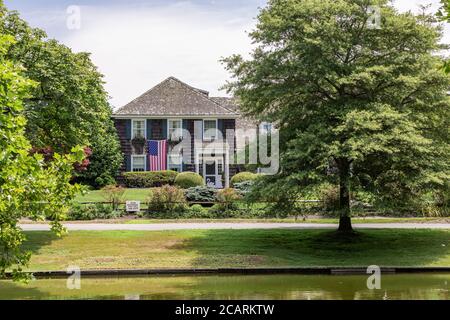 Ein altes zweistöckiges Haus in der James Lane in East Hampton, NY Stockfoto