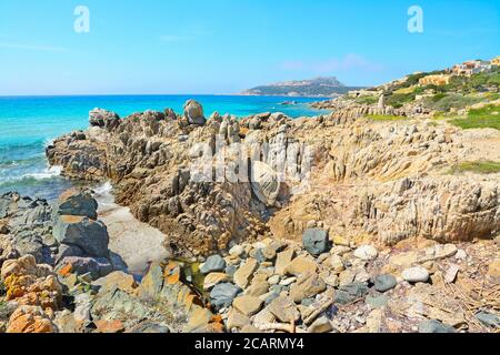 Felsen am Strand von Santa Reparata, Sardinien Stockfoto