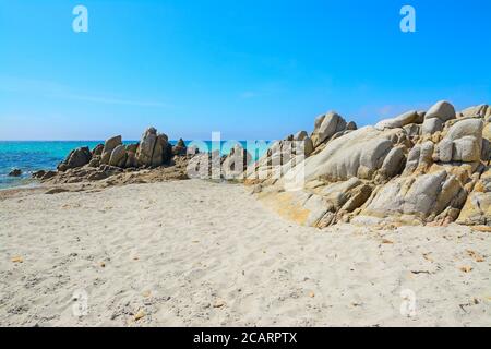 Felsen am Strand von Santa Reparata, Sardinien Stockfoto