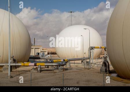 Fermenter und Methantanks in der Abwasseraufbereitungsanlage AS-Samra in Zarqa, Jordanien. Stockfoto