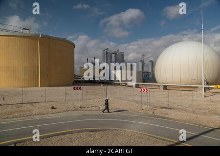 Fermenter und Methantanks in der Abwasseraufbereitungsanlage AS-Samra in Zarqa, Jordanien. Stockfoto