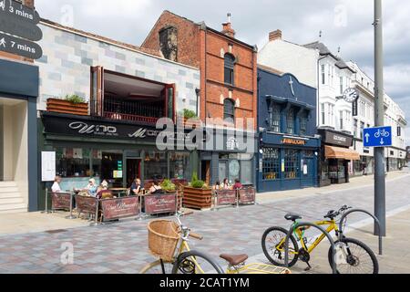 'UNO Momento' Restaurant & Cafe, Blackwellgate, Darlington, County Durham, England, Großbritannien Stockfoto