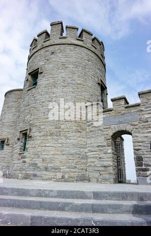 Schöner mittelalterlicher O'Brien's Tower in Irland Stockfoto