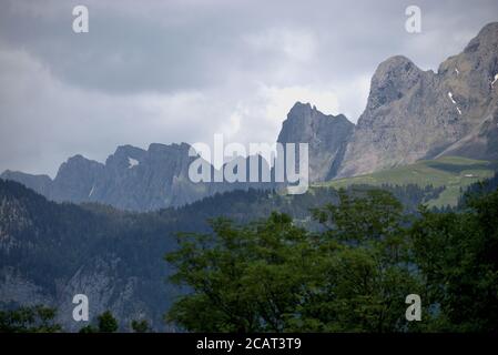 Bergkulisse vom Walenstadtberg in der Schweiz Stockfoto