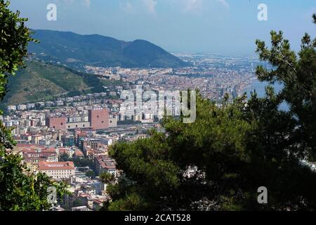 Blick auf Salerno vom Castello di Arechi Stockfoto