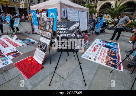 München, Bayern, Deutschland. August 2020. Auf die sich verschlechternde Situation in der chinesischen Provinz Xinjiang aufmerksam gemacht, demonstrierten deutsche Uiguren auf dem Münchner Marienplatz. Möglicherweise leben 11 Millionen Uiguren in China unter Unterdrückung, wobei 150 der größten Konzerne in Europa wirtschaftliche Interessen in der Region haben und Uiguren in ihrer Lieferkette, wie Nike, Volkswagen, Apple, BMW, Samsung, Huawei, Sony und andere. Etwa 800 Uiguren leben in der Münchner Exilgemeinde. Quelle: Sachelle Babbar/ZUMA Wire/Alamy Live News Stockfoto